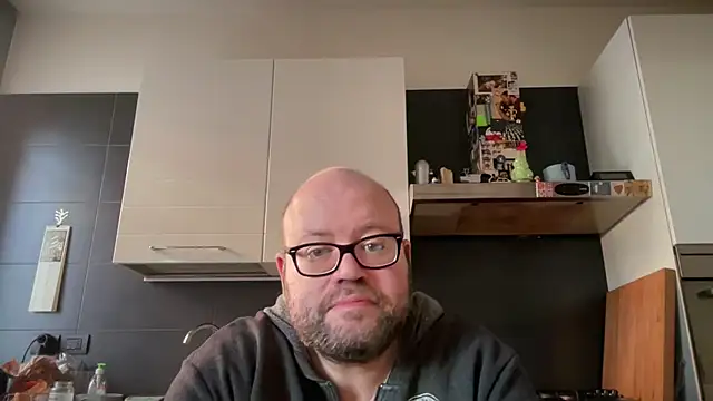 Snapshot of theitalianbear chatting on December 18, 2:28 pm theitalianbear online show from December 18, 2:28 pm