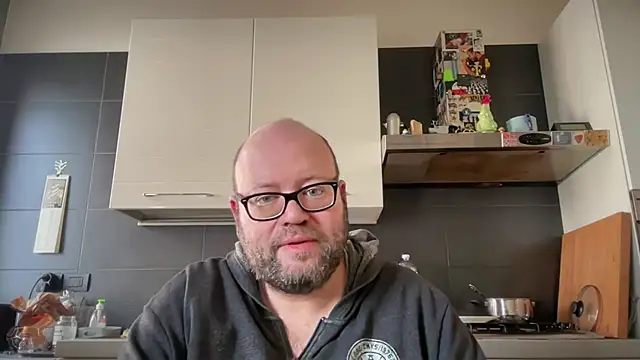 Snapshot of theitalianbear chatting on December 19, 11:18 am theitalianbear online show from December 19, 11:18 am