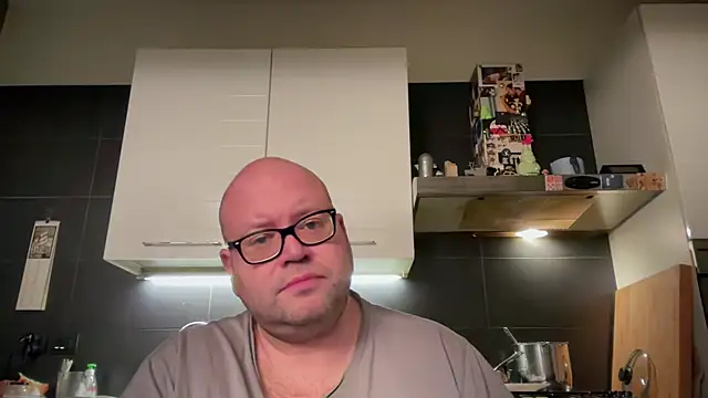 Snapshot of theitalianbear chatting on December 23, 12:35 am theitalianbear online show from December 23, 12:35 am