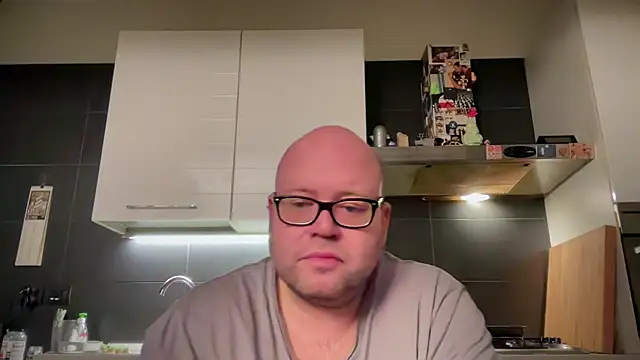 Snapshot of theitalianbear chatting on December 24, 2:54 am theitalianbear online show from December 24, 2:54 am