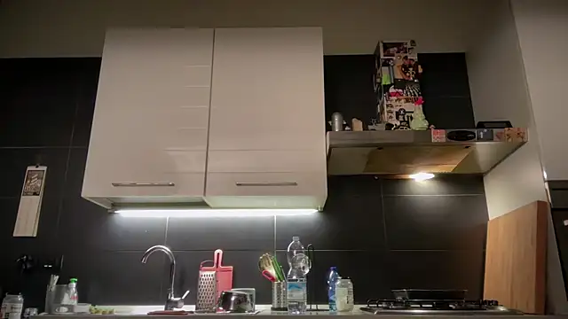 Snapshot of theitalianbear chatting on December 24, 6:00 am theitalianbear online show from December 24, 6:00 am