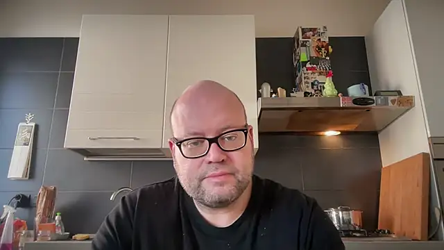 Snapshot of theitalianbear chatting on December 29, 12:23 pm theitalianbear online show from December 29, 12:23 pm