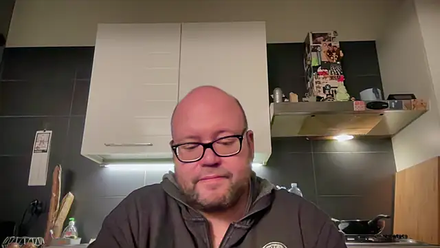 Snapshot of theitalianbear chatting on January 2, 8:24 pm theitalianbear online show from January 2, 8:24 pm