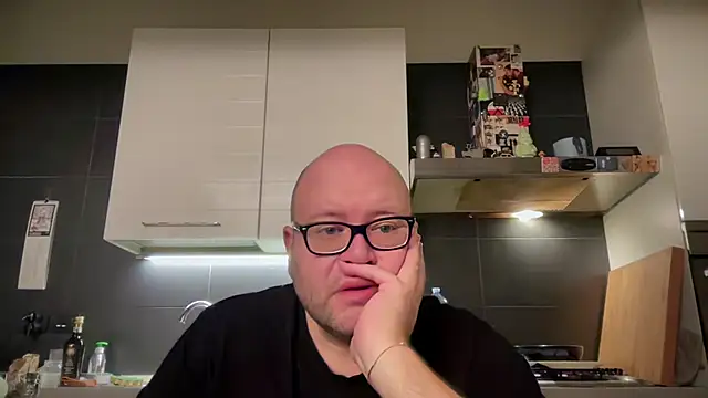 Snapshot of theitalianbear chatting on January 15, 7:44 pm theitalianbear online show from January 15, 7:44 pm