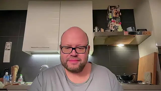 Snapshot of theitalianbear chatting on January 29, 11:56 pm theitalianbear online show from January 29, 11:56 pm