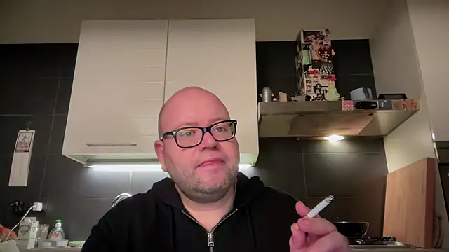 Snapshot of theitalianbear chatting on February 6, 4:53 am theitalianbear online show from February 6, 4:53 am