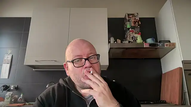 Snapshot of theitalianbear chatting on February 6, 3:20 pm theitalianbear online show from February 6, 3:20 pm