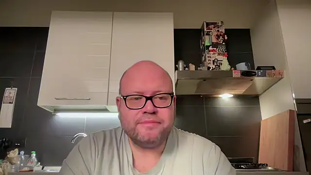 Snapshot of theitalianbear chatting on February 12, 2:56 am theitalianbear online show from February 12, 2:56 am