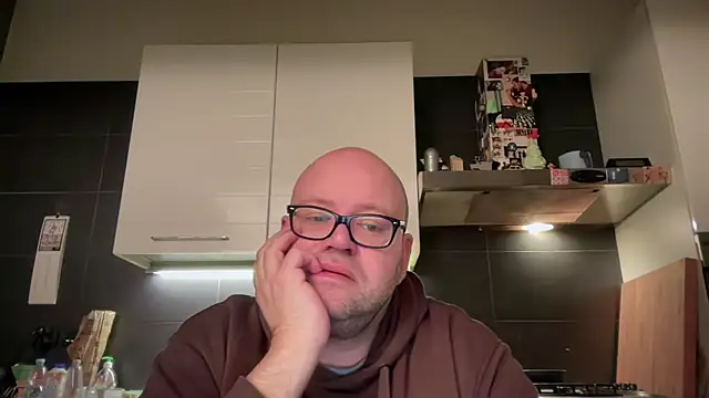 Snapshot of theitalianbear chatting on February 27, 12:32 am theitalianbear online show from February 27, 12:32 am