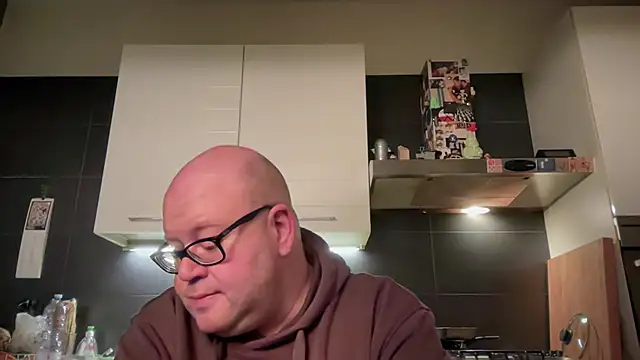 Snapshot of theitalianbear chatting on March 13, 3:54 am theitalianbear online show from March 13, 3:54 am