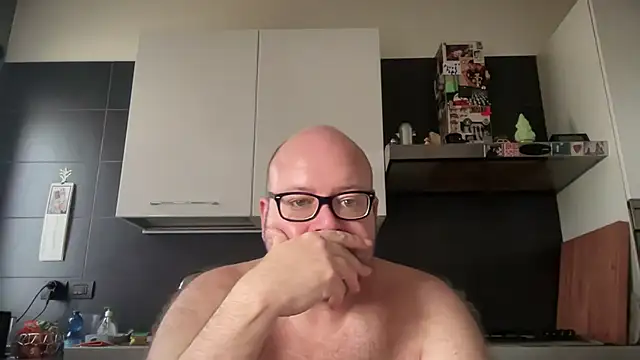 Snapshot of theitalianbear chatting on September 10, 9:42 am theitalianbear online show from September 10, 9:42 am