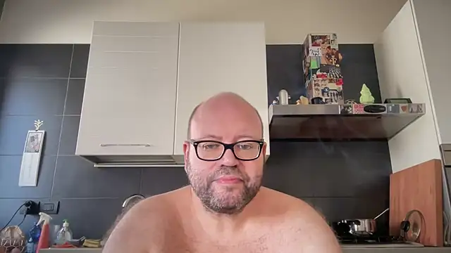 Snapshot of theitalianbear chatting on September 17, 11:01 am theitalianbear online show from September 17, 11:01 am