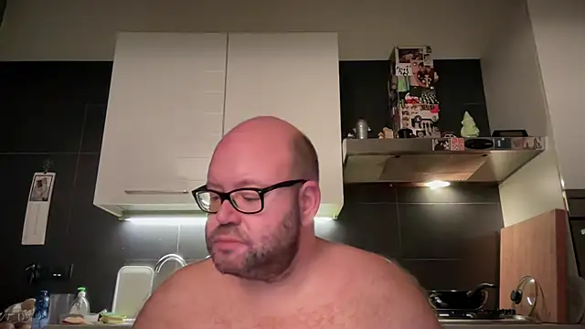 Snapshot of theitalianbear chatting on September 18, 2:57 am theitalianbear online show from September 18, 2:57 am