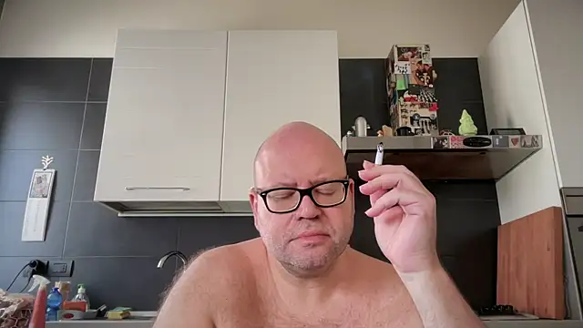 Snapshot of theitalianbear chatting on September 23, 11:24 am theitalianbear online show from September 23, 11:24 am