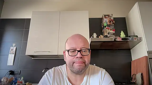 Snapshot of theitalianbear chatting on September 28, 10:42 am theitalianbear online show from September 28, 10:42 am