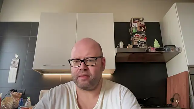 Snapshot of theitalianbear chatting on October 1, 9:59 am theitalianbear online show from October 1, 9:59 am