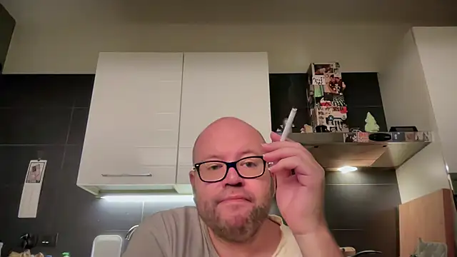 Snapshot of theitalianbear chatting on October 2, 2:40 am theitalianbear online show from October 2, 2:40 am