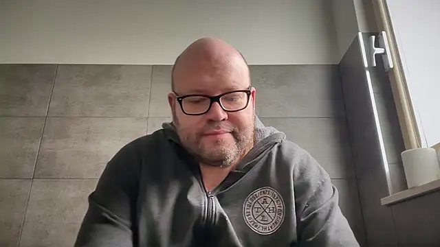 Snapshot of theitalianbear chatting on October 3, 7:05 am theitalianbear online show from October 3, 7:05 am