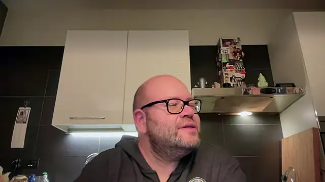 Snapshot of theitalianbear chatting on October 5, 3:49 am theitalianbear online show from October 5, 3:49 am