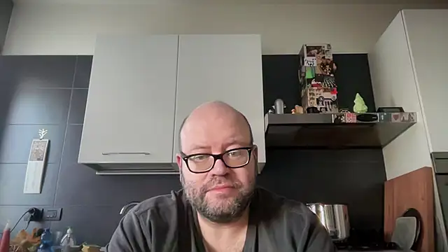 Snapshot of theitalianbear chatting on October 12, 6:34 am theitalianbear online show from October 12, 6:34 am