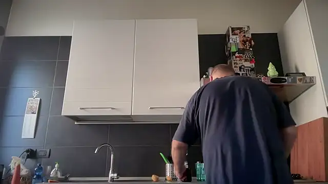 Snapshot of theitalianbear chatting on October 13, 1:55 pm theitalianbear online show from October 13, 1:55 pm