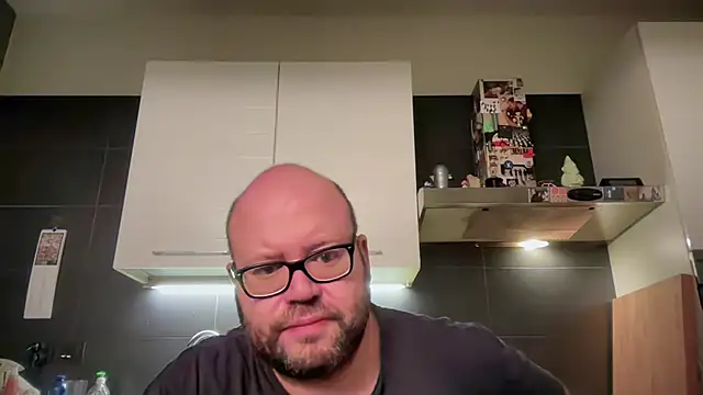 Snapshot of theitalianbear chatting on October 14, 2:34 am theitalianbear online show from October 14, 2:34 am