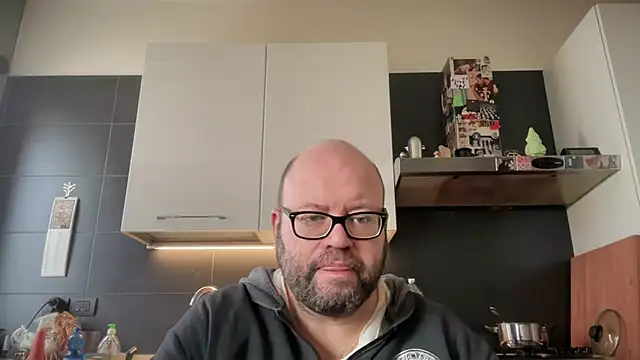 Snapshot of theitalianbear chatting on October 17, 10:07 am theitalianbear online show from October 17, 10:07 am