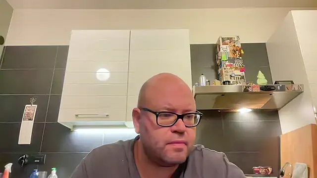 Snapshot of theitalianbear chatting on October 24, 12:41 am theitalianbear online show from October 24, 12:41 am