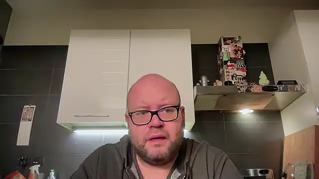 Snapshot of theitalianbear chatting on November 28, 5:21 am theitalianbear online show from November 28, 5:21 am