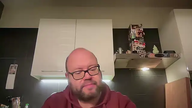 Snapshot of theitalianbear chatting on December 15, 11:20 pm theitalianbear online show from December 15, 11:20 pm