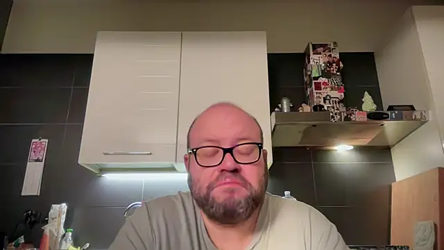 theitalianbear online show from April 19, 3:39 am