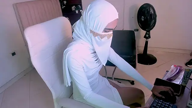 Snapshot of Inaya_Lux chatting on July 26, 12:12 pm Inaya Lux online show from July 26, 12:12 pm