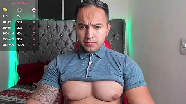 Snapshot of mrloganfuck1 chatting on May 20, 5:35 am mrloganfuck1 online show from May 20, 5:35 am