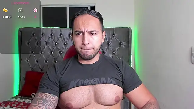 Snapshot of mrloganfuck1 chatting on June 1, 6:15 am mrloganfuck1 online show from June 1, 6:15 am