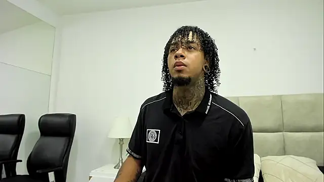 Snapshot of DrakeScott_ chatting on August 1, 12:15 pm DrakeScott online show from August 1, 12:15 pm
