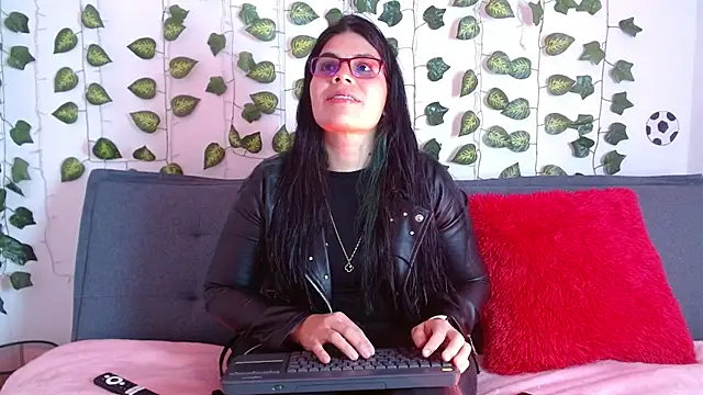 isabella black1 online show from August 3, 10:24 pm