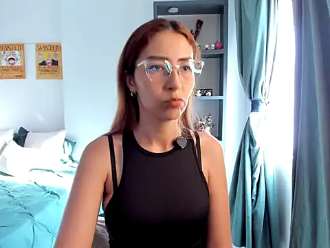 AriaRowenn online show from August 4, 9:50 pm