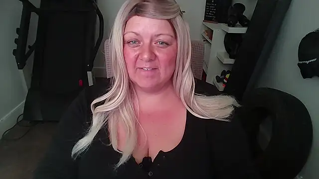 Snapshot of Blonde_Exclusive chatting on July 30, 10:58 am Blonde Exclusive online show from July 30, 10:58 am