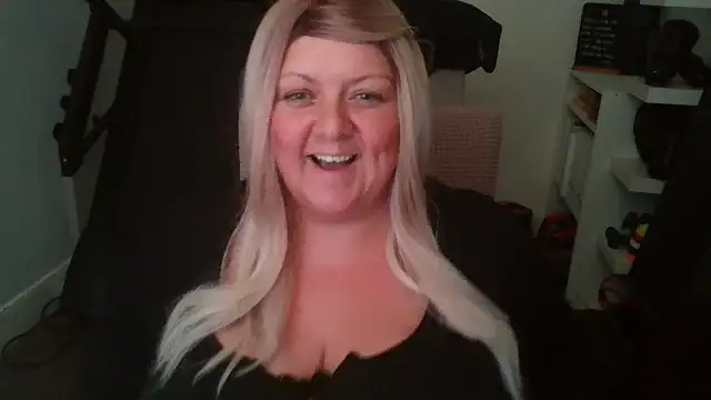Snapshot of Blonde_Exclusive chatting on August 1, 1:54 pm Blonde Exclusive online show from August 1, 1:54 pm