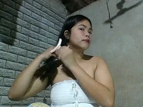 Snapshot of Kiana_123 chatting on July 31, 11:26 pm Kiana 123 online show from July 31, 11:26 pm