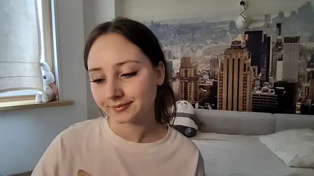Snapshot of EvaSoShy chatting on August 1, 8:13 am EvaSoShy online show from August 1, 8:13 am
