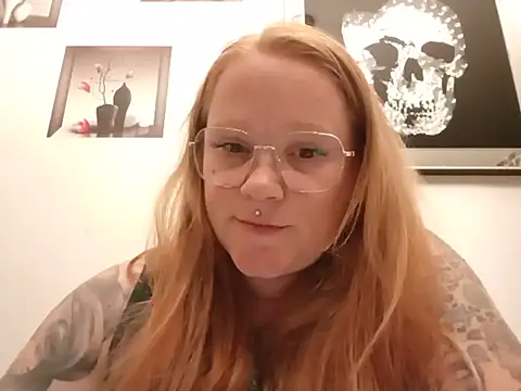 Snapshot of TinkTink87 chatting on August 3, 8:23 pm TinkTink87 online show from August 3, 8:23 pm