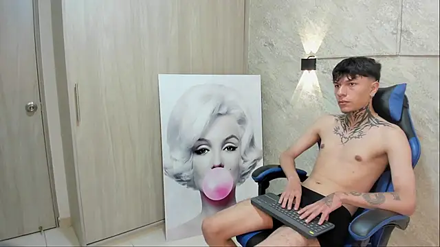 Snapshot of johan_tempt chatting on August 1, 6:01 am johan tempt online show from August 1, 6:01 am