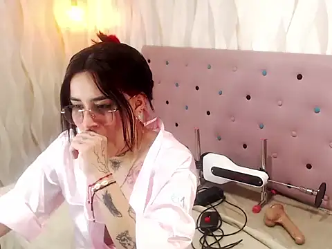 NixieXlove online show from August 5, 2:20 pm