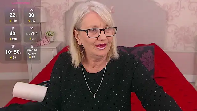 Snapshot of LadyAlana chatting on May 6, 10:15 pm LadyAlana online show from May 6, 10:15 pm