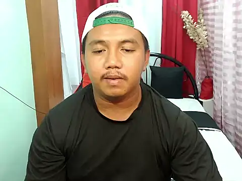 Snapshot of davidhotdesire chatting on July 31, 3:33 pm davidhotdesire online show from July 31, 3:33 pm