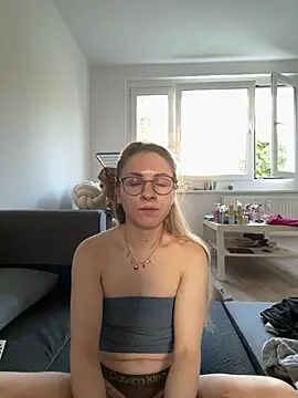 Amelie wild online show from August 2, 3:54 pm
