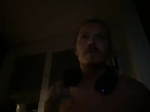 Snapshot of DarkRiderLive chatting on August 5, 8:00 pm DarkRiderLive online show from August 5, 8:00 pm