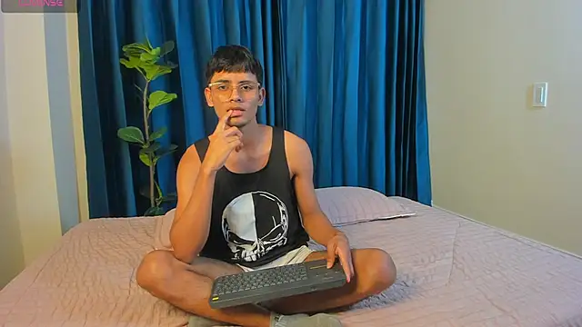 Snapshot of hell_Dantex chatting on August 1, 9:25 pm hell Dantex online show from August 1, 9:25 pm