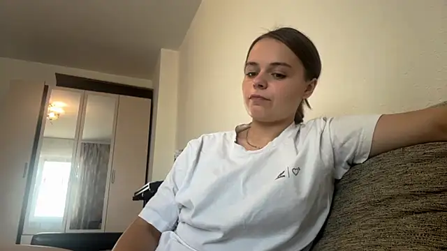 LorileeKaliszewski online show from August 3, 9:04 am